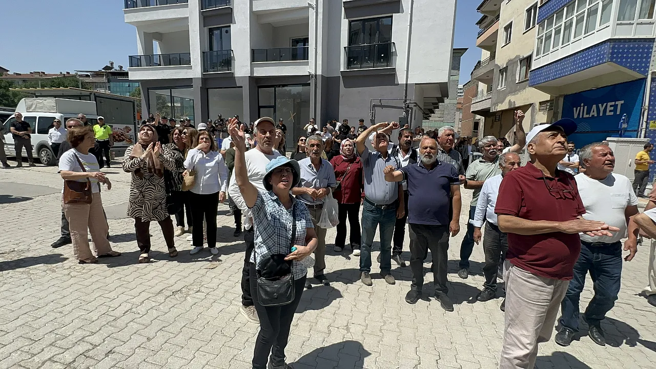 CHP Malatya İl Başkanlığında Gece Operasyonu Sonrası Gerginlik!