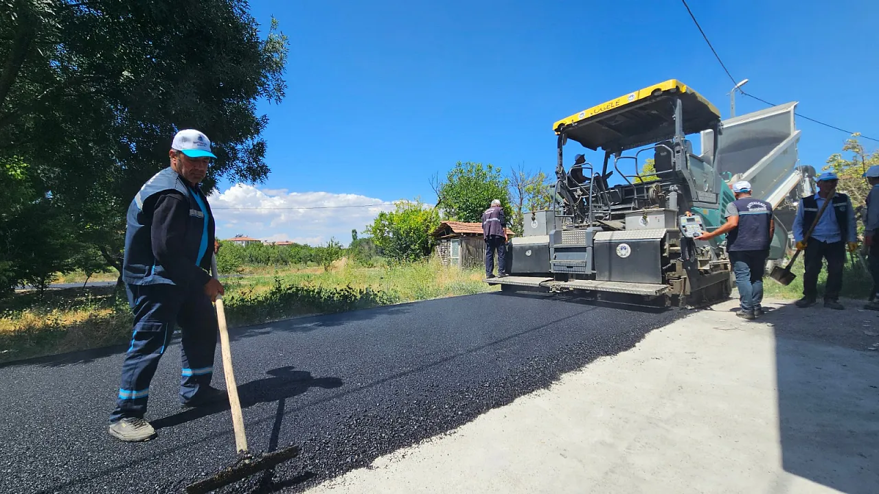 Battalgazi'de Yol Yenileme Çalışmaları Devam Ediyor! İki Mahallede Sıcak Asfalt Tamamlandı