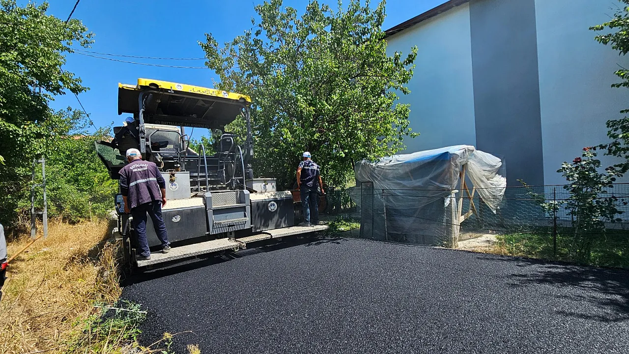 Battalgazi'de Yol Yenileme Çalışmaları Devam Ediyor! İki Mahallede Sıcak Asfalt Tamamlandı