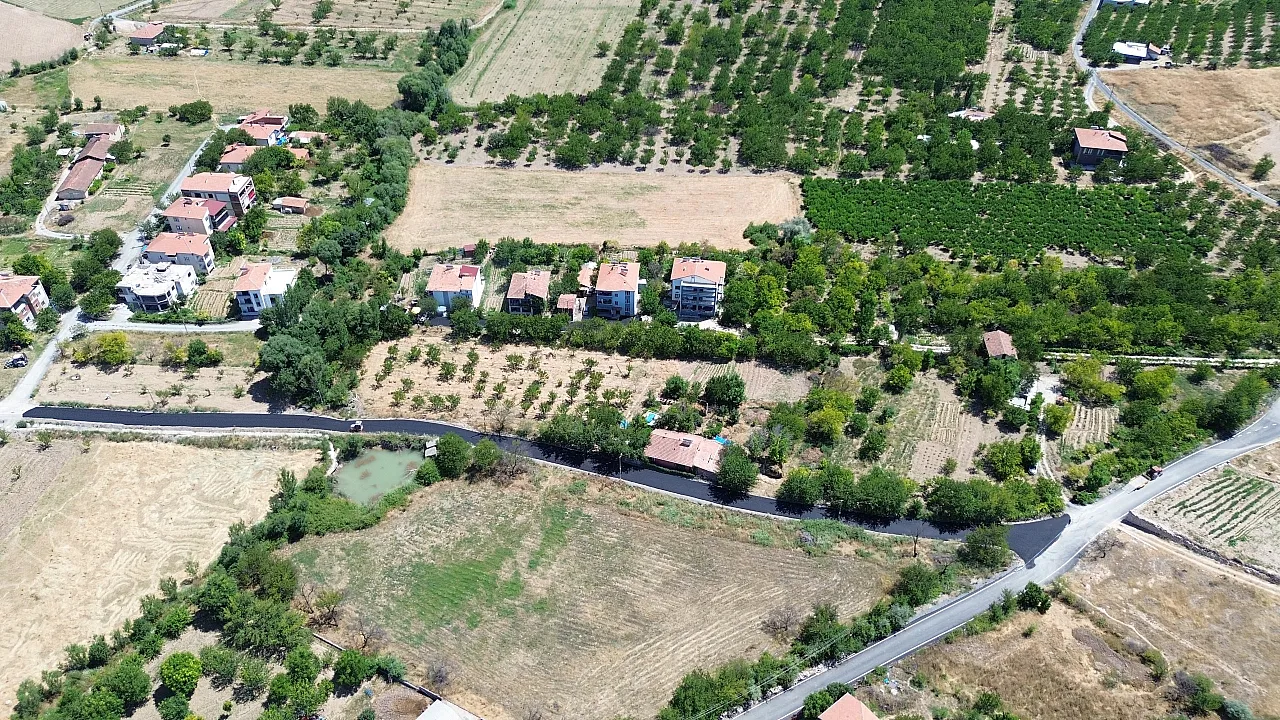 Battalgazi'de Yol Yenileme Çalışmaları Devam Ediyor! İki Mahallede Sıcak Asfalt Tamamlandı