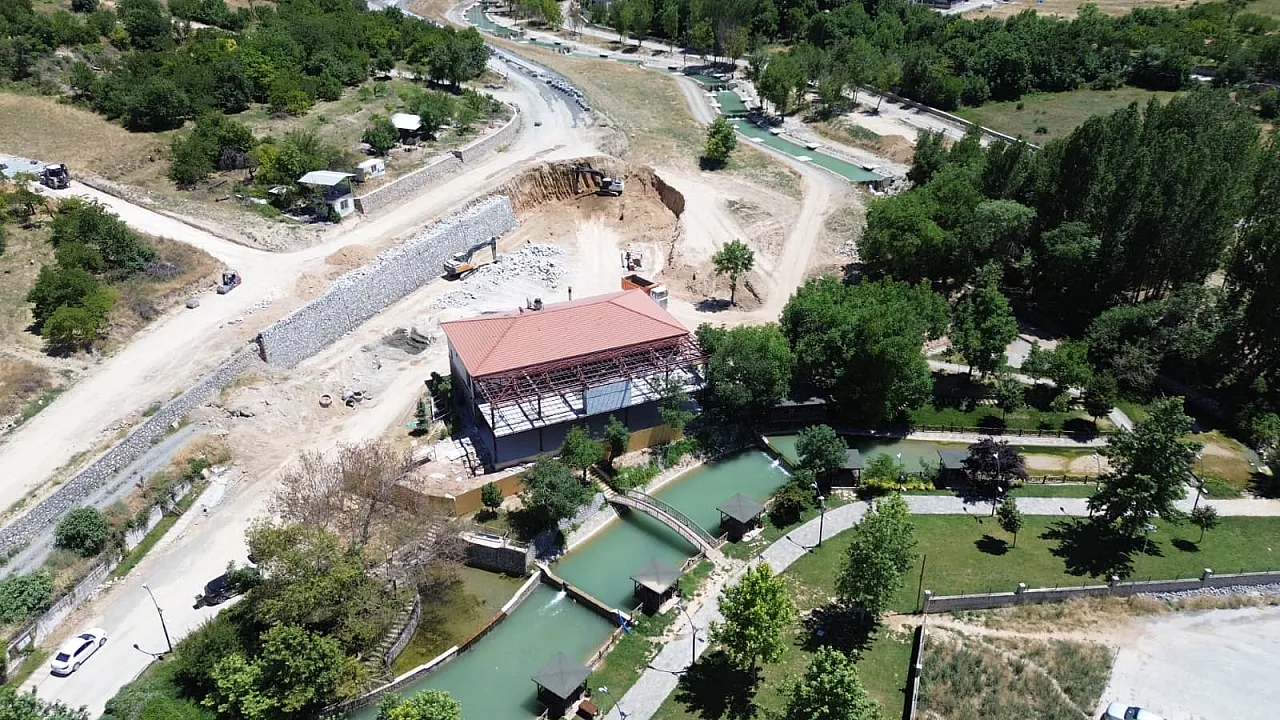 Malatya Battalgazi'de Binlerce Bitki Toprakla Buluşuyor!