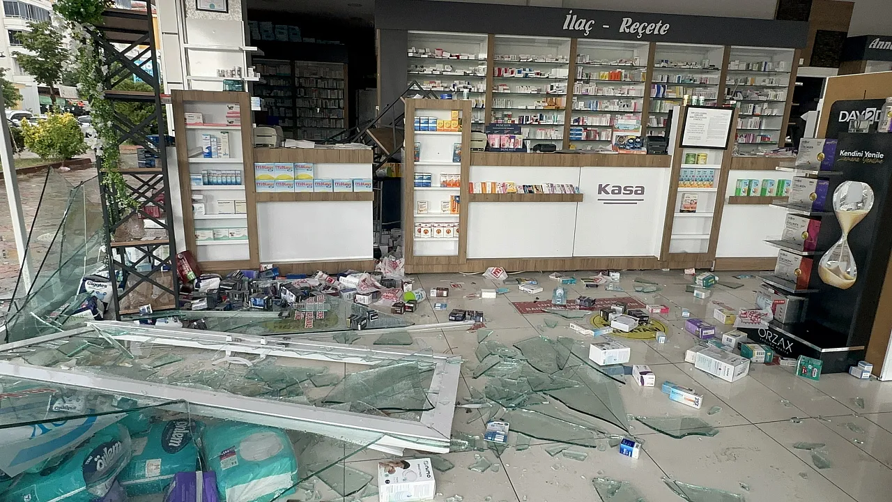 Malatya'da Şiddetli Yağış Fabrikaları Vurdu! Organize Sanayi Bölgesi'nde Su Baskını