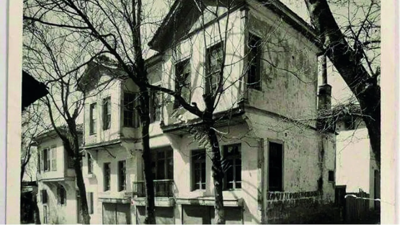 Atatürk'ün Soyağacı ve Az Bilinen Fotoğrafları Albümde Toplandı