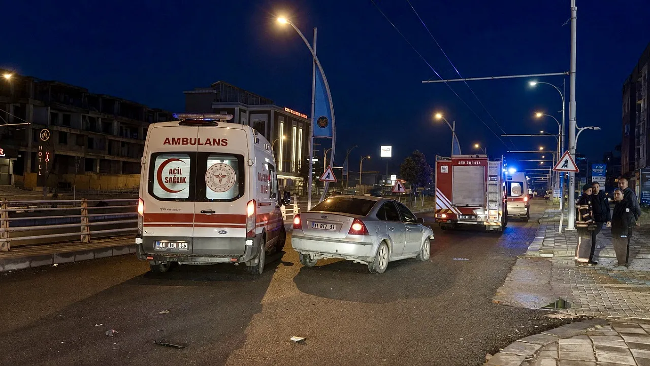 MAlatya Eski Köy Garajı Yakınında Kaza! Kontrolsüz Çıkış Hastanede Bitti