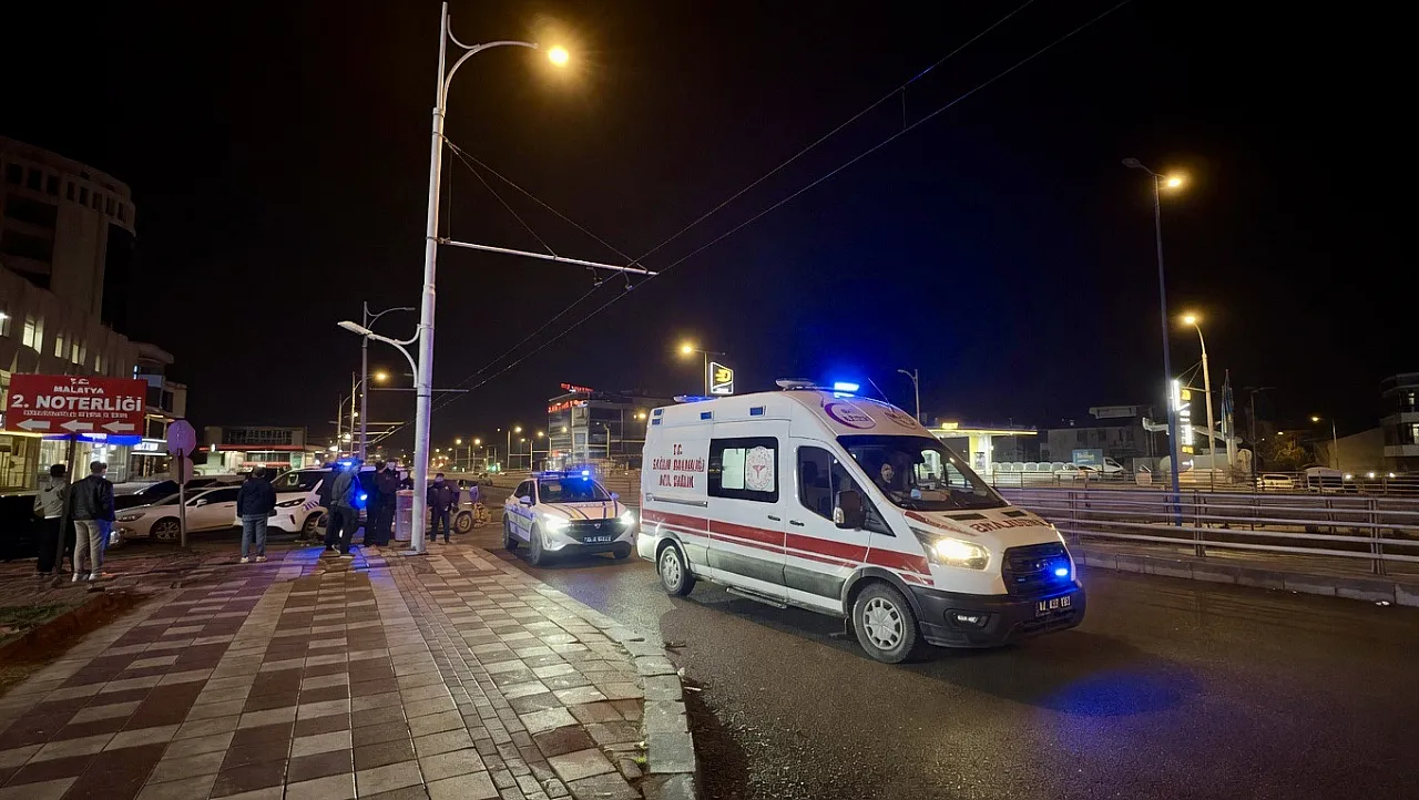 MAlatya Eski Köy Garajı Yakınında Kaza! Kontrolsüz Çıkış Hastanede Bitti