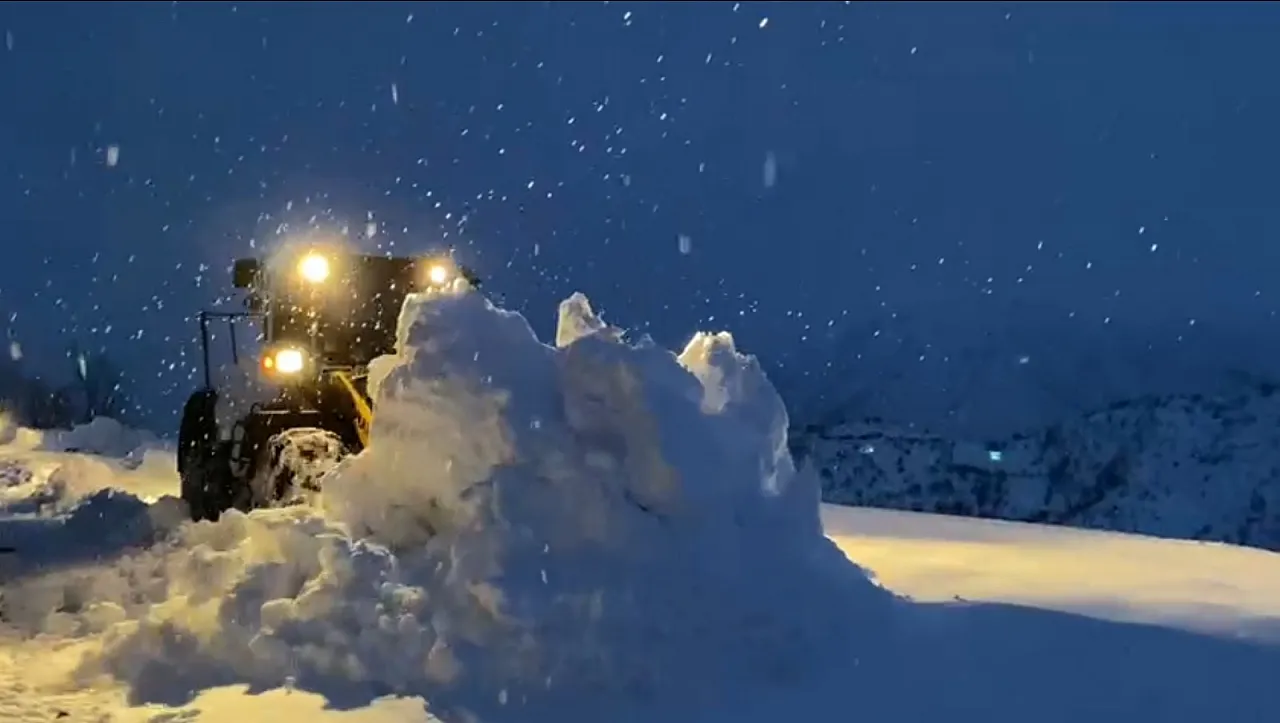 Malatya'da 53 Mahallede Yollar Açıldı!