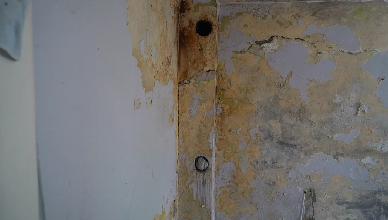 Malatya'da Deprem Hasarı Büyüdü! Aile Evine Girmeye Çekiniyor