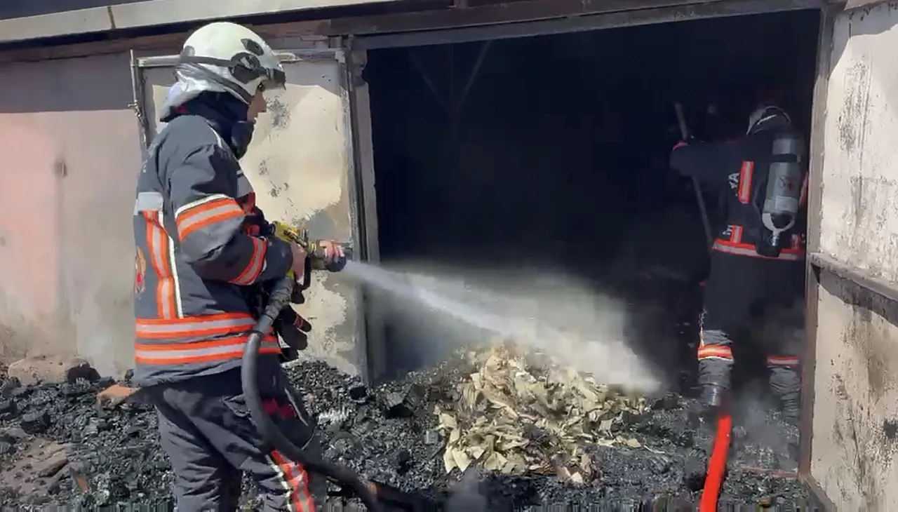 Malatya'da Peş Peşe Yangın Alarmı! Fabrika ve Odunlukta Alevler Yükseldi
