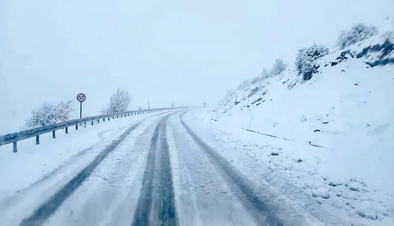 Malatya Beyaza Büründü, Geçitler Kapandı! Çok Sayıda Araç Yolda Mahsur Kaldı