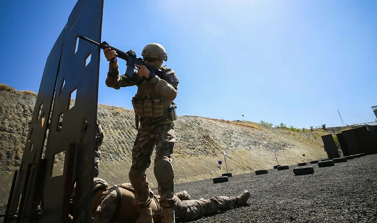 Malatya'da PÖH Timleri Zorlu Görevlere Hazırlanıyor: 'Çelik Bilekler' Her An Göreve Hazır