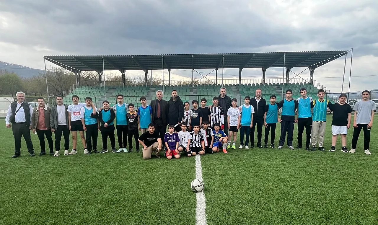 Kale'de Bayram Heyecanı Sahaya İndi! Ortaokullar Arası Futbol Turnuvası Başladı