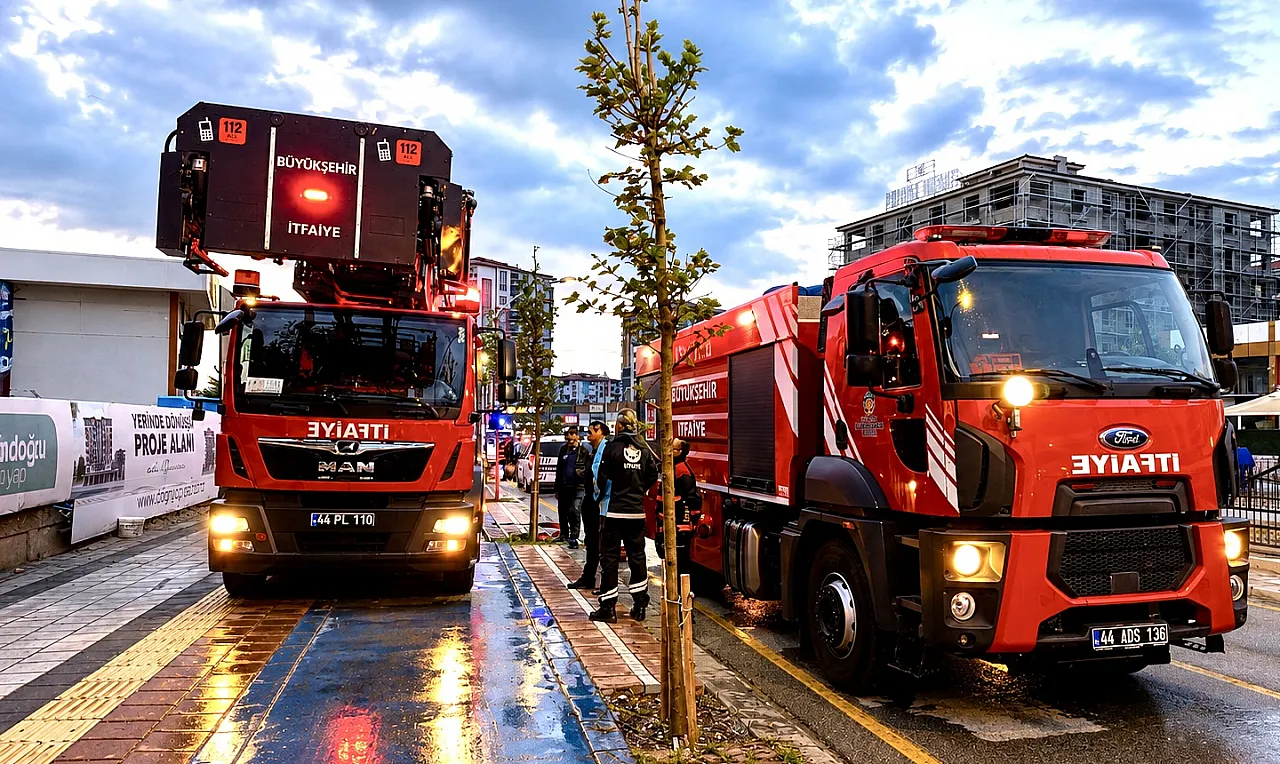 Malatya'da Şantiye Karıştı! İşçiler Çatıya Çıkarak Alacaklarını İstedi