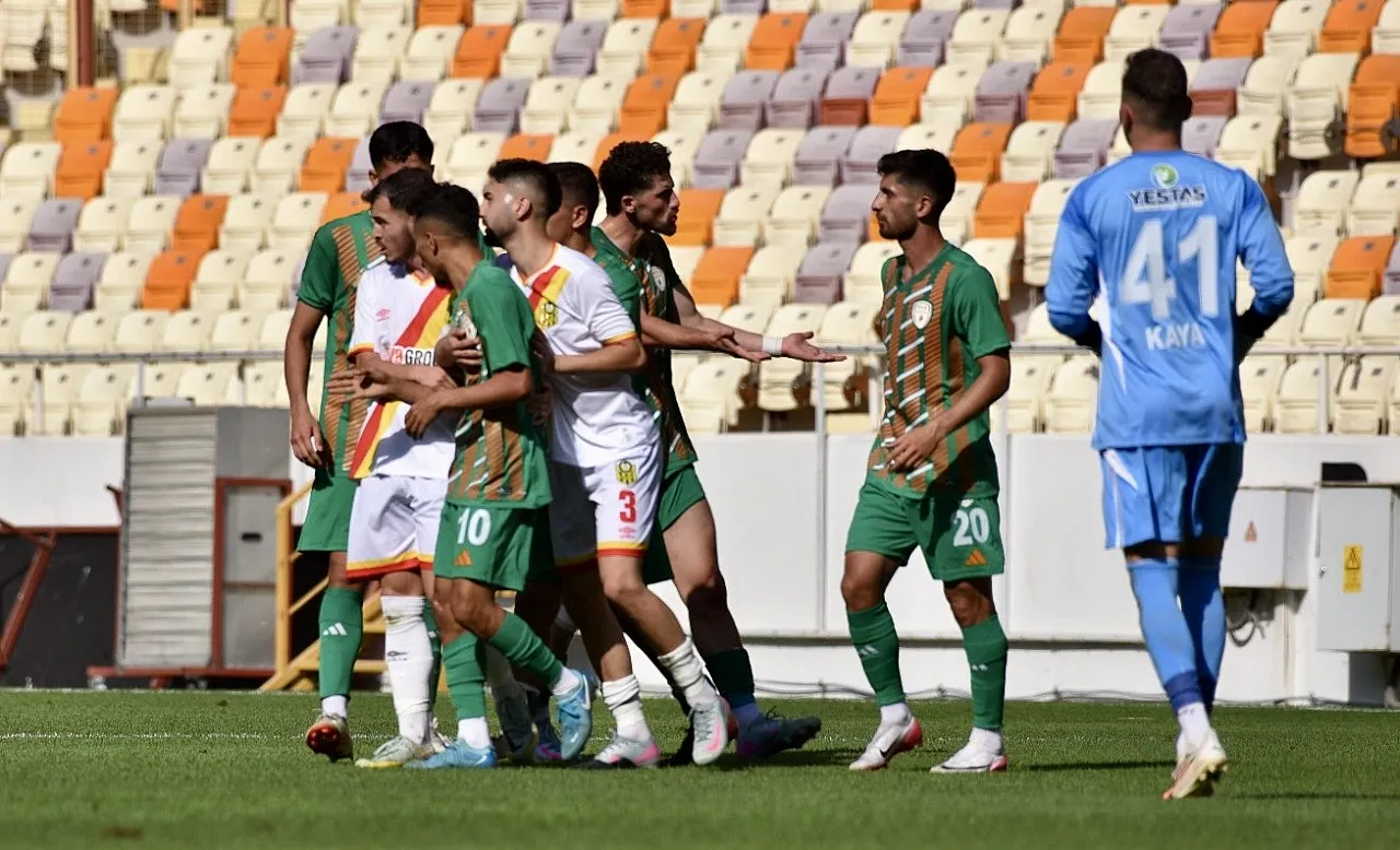 Yeşilyurtspor, Yeni Malatyaspor'u 5 golle kupadan eledi