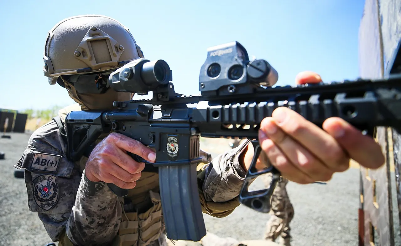 Malatya'da PÖH Timleri Zorlu Görevlere Hazırlanıyor: 'Çelik Bilekler' Her An Göreve Hazır