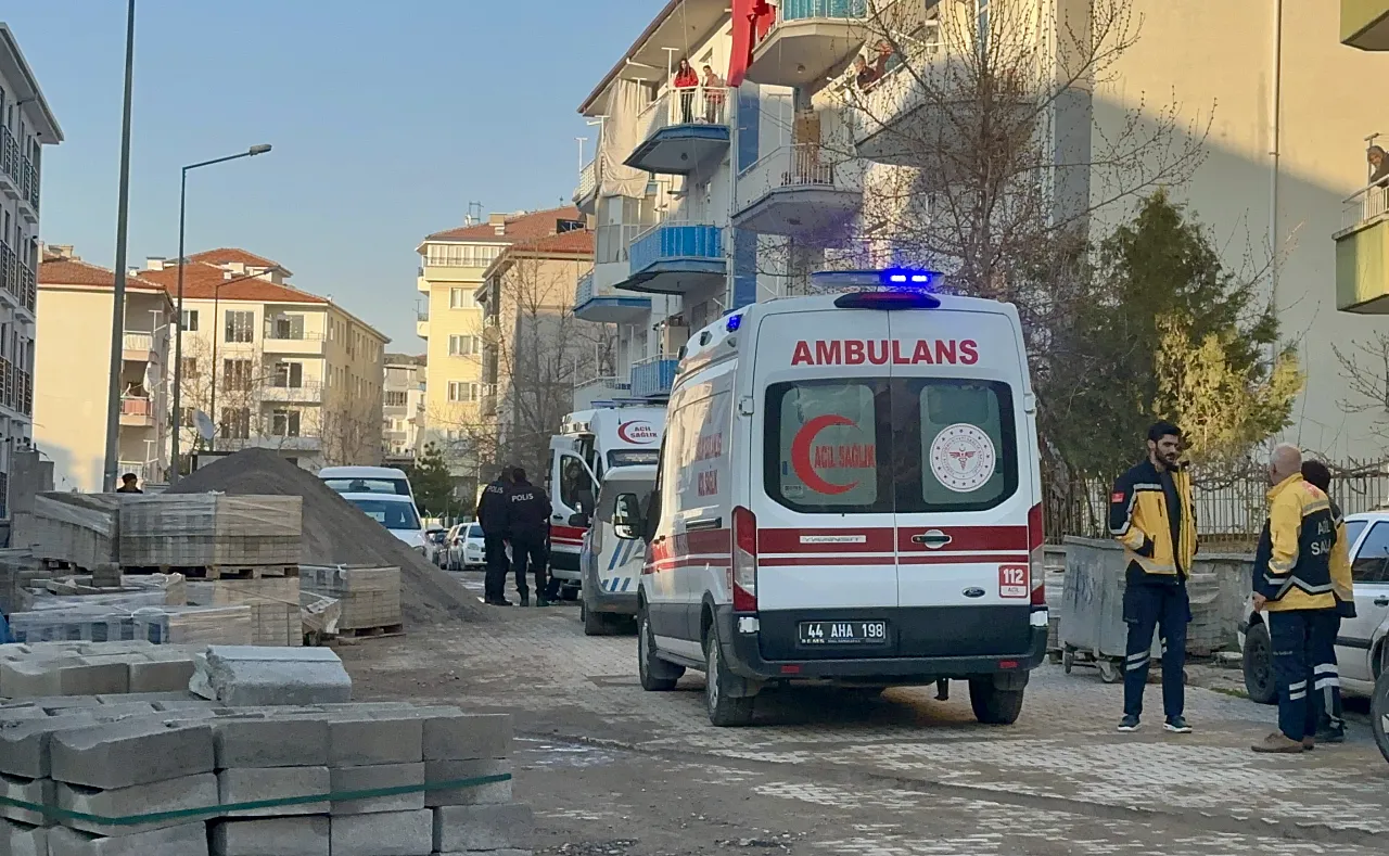 Zaviye Mahallesi'nde Dehşet! Tartışma Büyüdü, Baba-Oğul Yaralandı