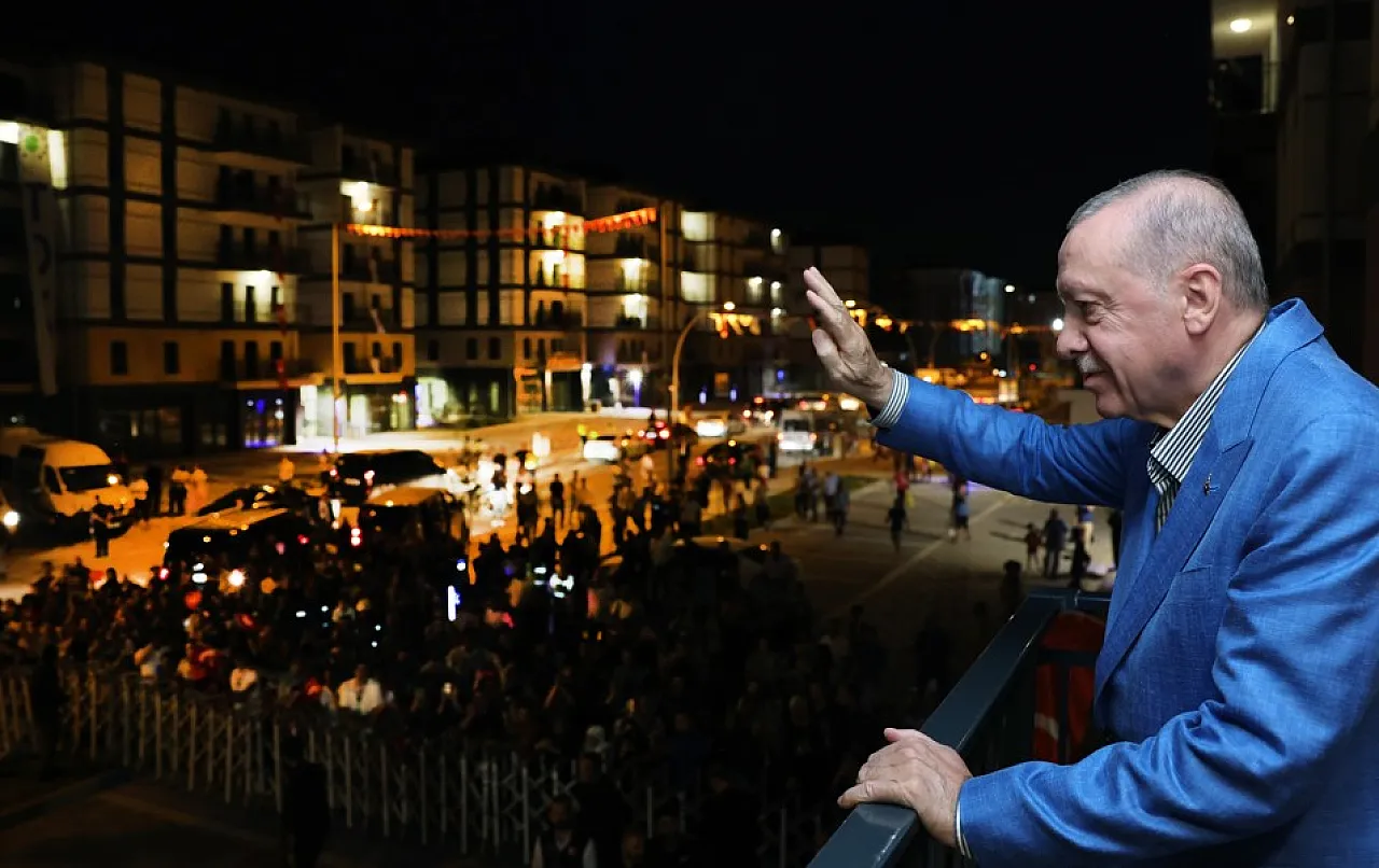 Cumhurbaşkanı Erdoğan, Malatya'da Depremzede Aileyi Yeni Evlerinde Ziyaret Etti