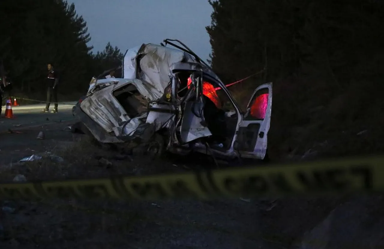 Kastamonu'da Feci Kaza: 2 Kişi Hayatını Kaybetti, 5 Kişi Ağır Yaralandı