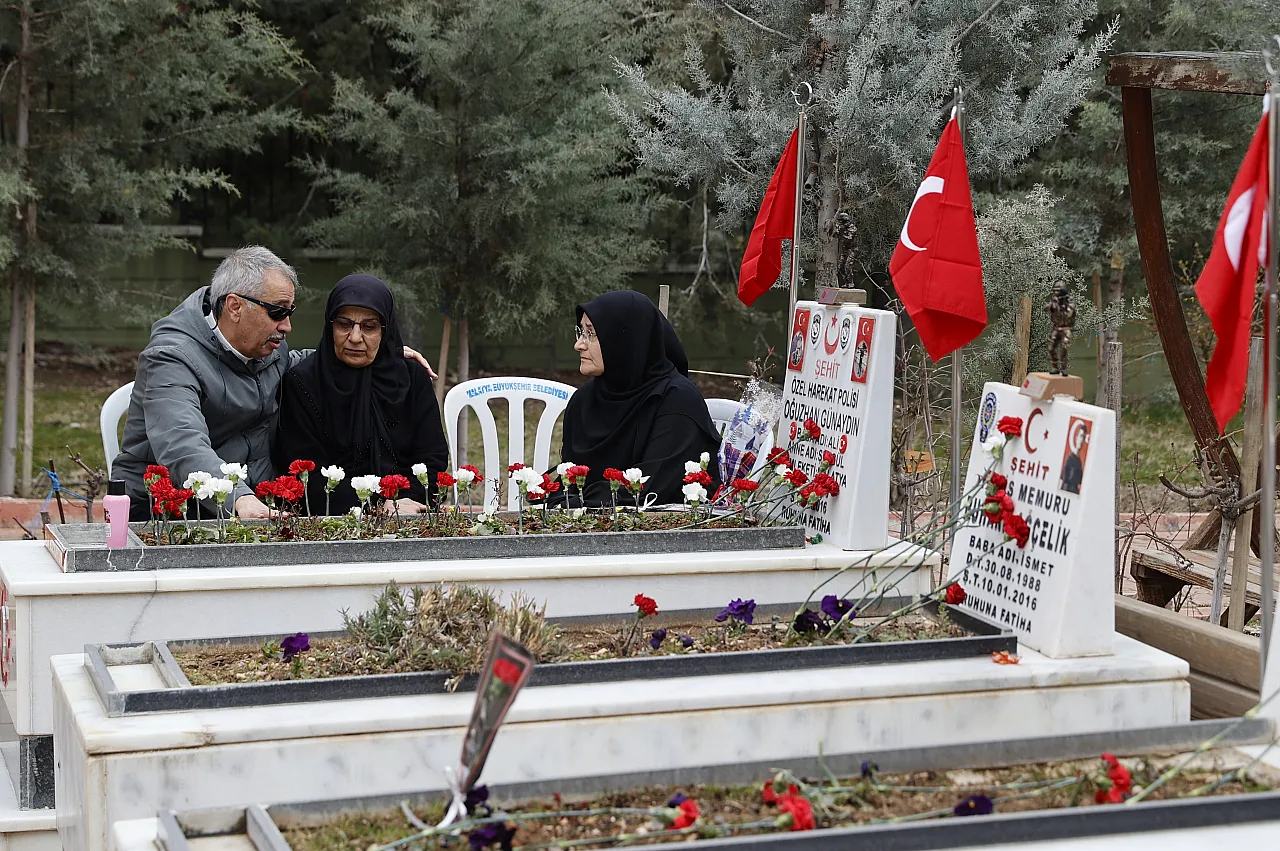 Bölge Şehitleri Dualarla Anıldı! Malatya, Gaziantep ve Maraş'ta Arife Yoğunluğu!