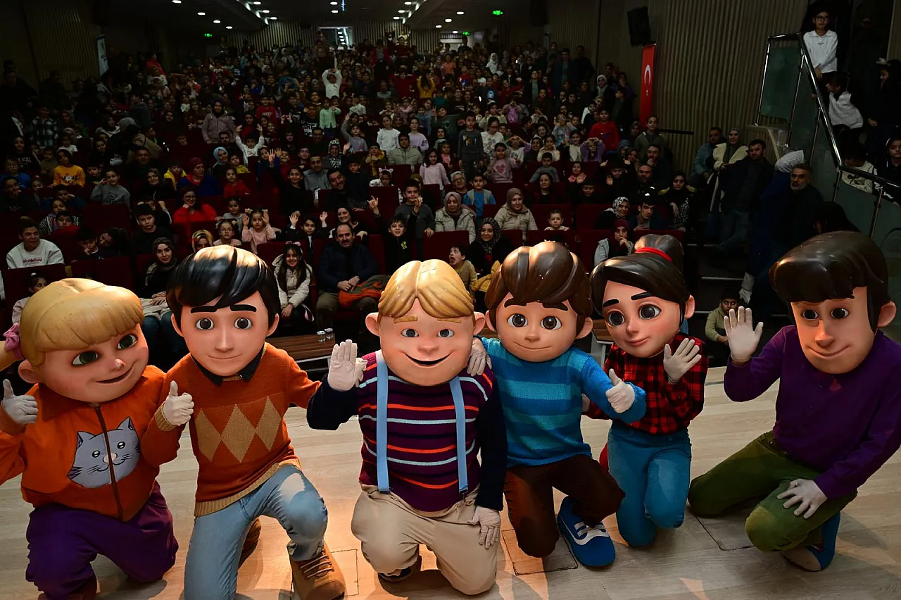 Rafadan Tayfa Malatyalı Çocukları Coşturdu!