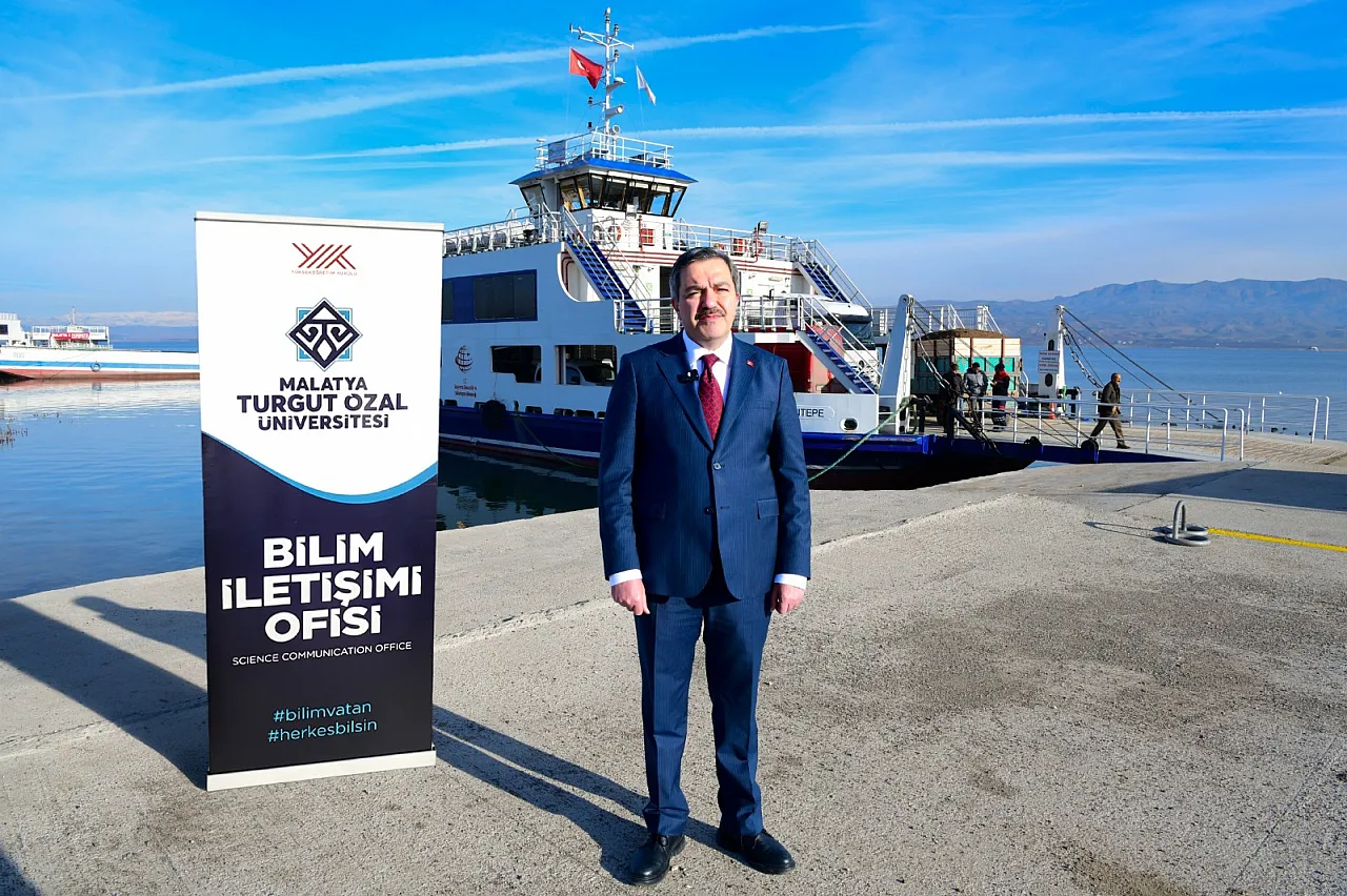 Malatya'da Atabey Feribotu'nda Deprem ve Kayısı Söyleşisi!