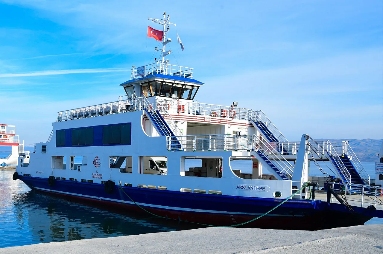 Malatya'da Atabey Feribotu'nda Deprem ve Kayısı Söyleşisi!