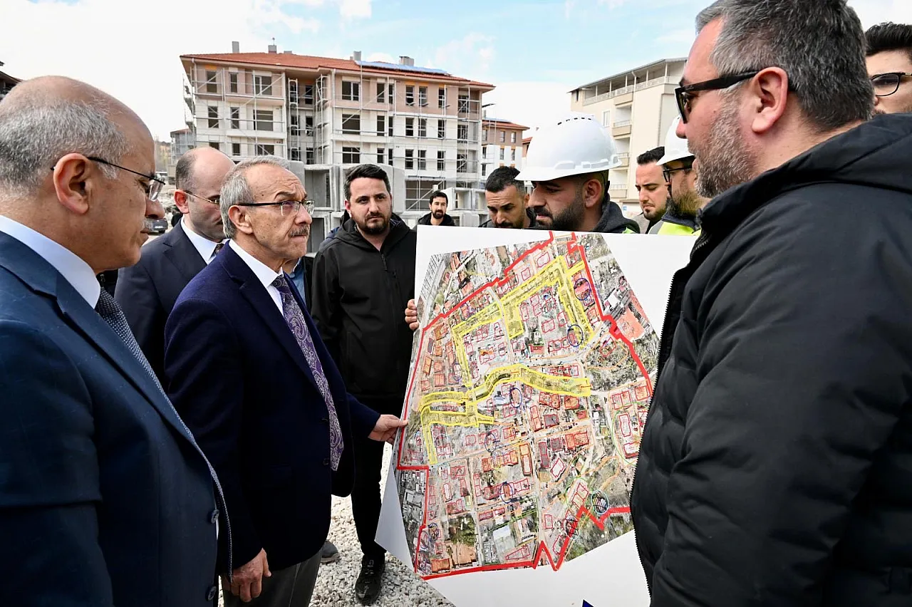 Doğanşehir'e Çıkarma! Depremin İzlerini Siliyoruz