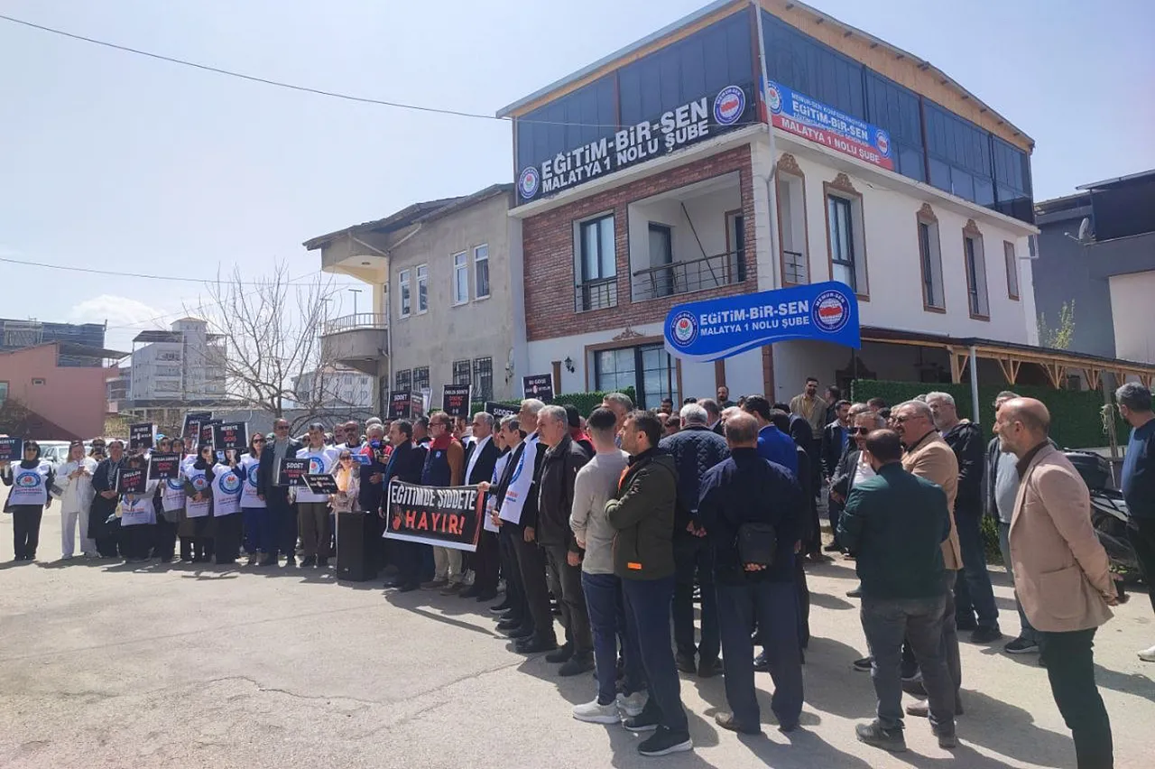 Eğitim-Bir-Sen'den Malatya'da Eylem! Okul Polisi ve Güvenlik Talebi