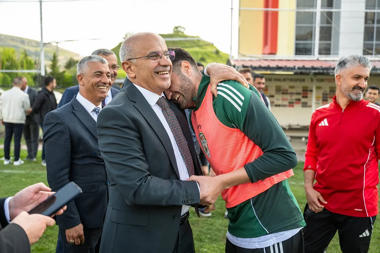 Malatya Kenetlendi! Başkan Sami Er'den Finalist Yeşilyurtspor'a Moral Ziyareti