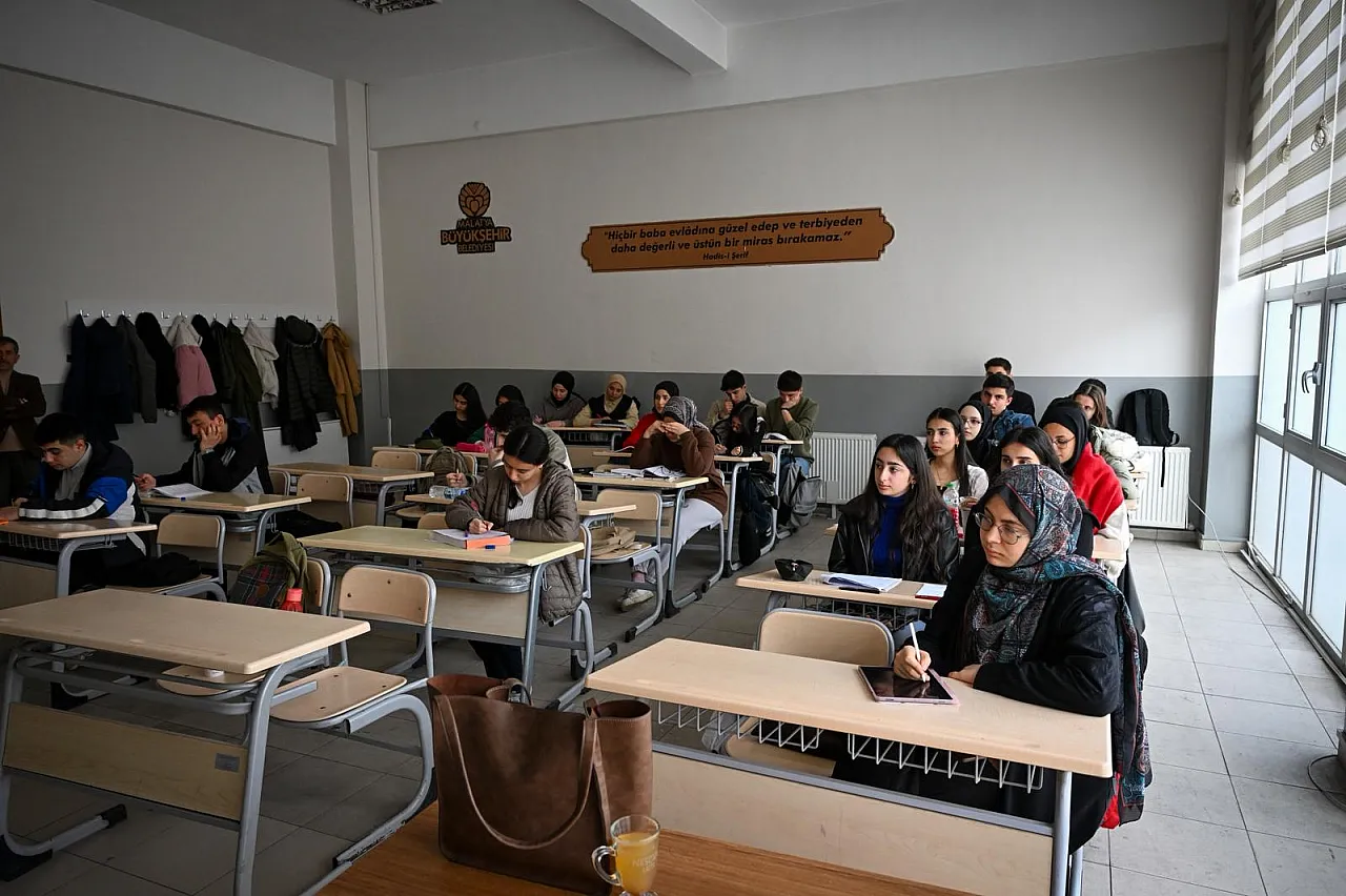 Malatya'da 507 Öğrenci YKS'ye Ücretsiz Kurslarla Hazırlandı!