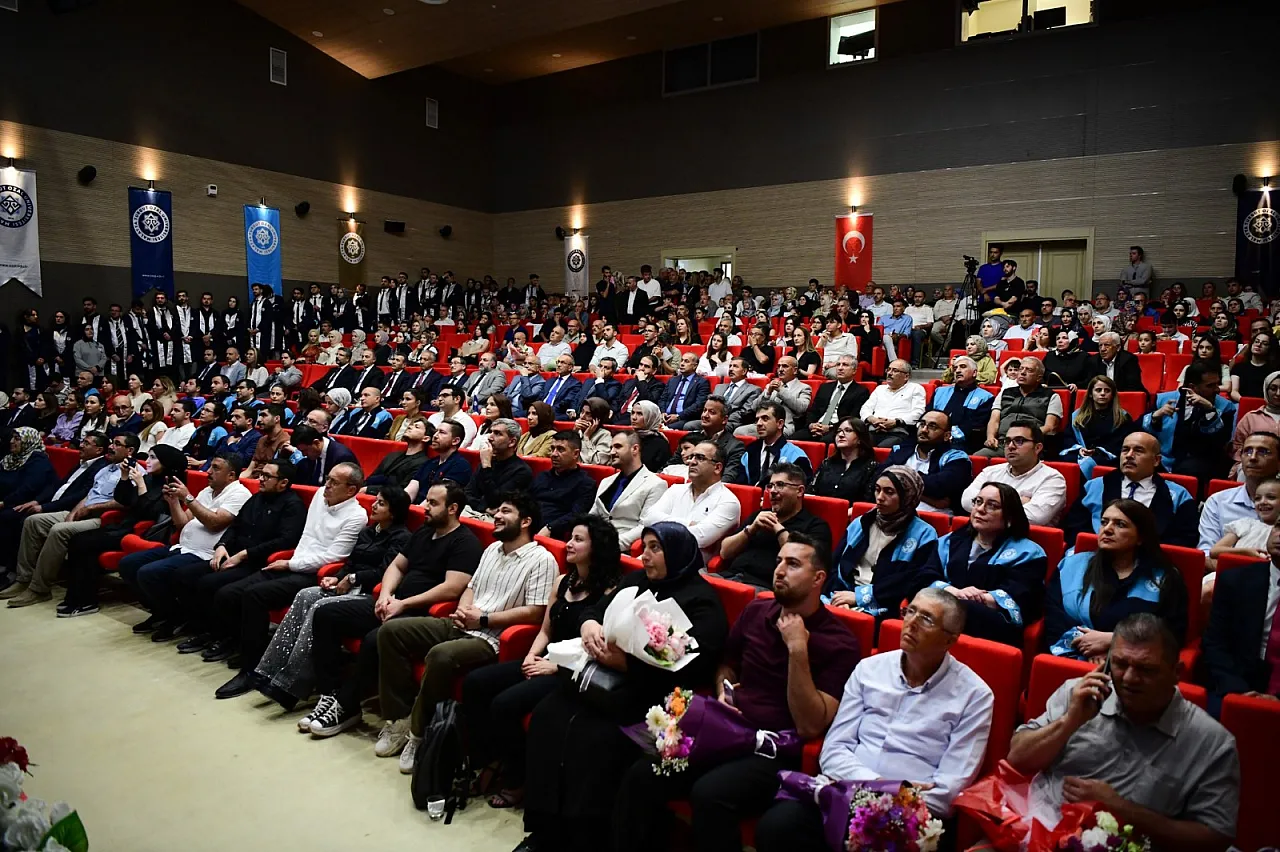 Malatya Turgut Özal Üniversitesi Tıp Fakültesi İlk Mezunlarını Verdi!