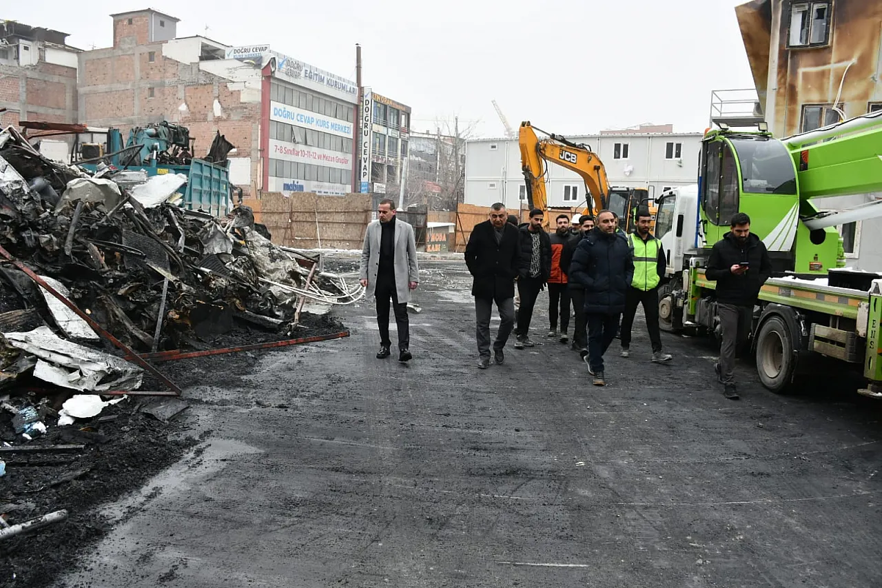 40 Konteyner Metal Yığınına Döndü