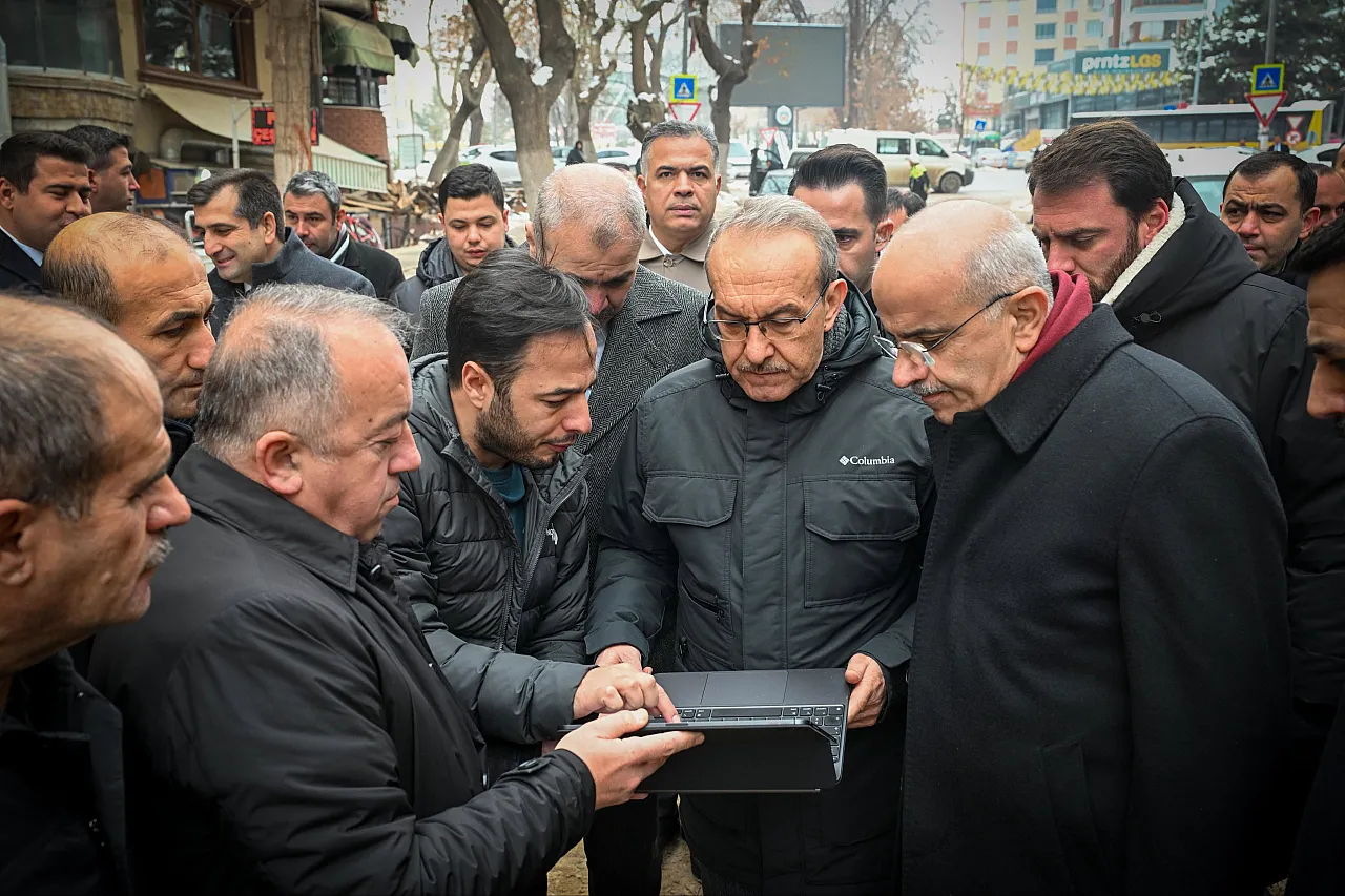 Vali Yavuz ve Başkan Er Fuzuli Caddesi'ndeki Dönüşümü İnceledi