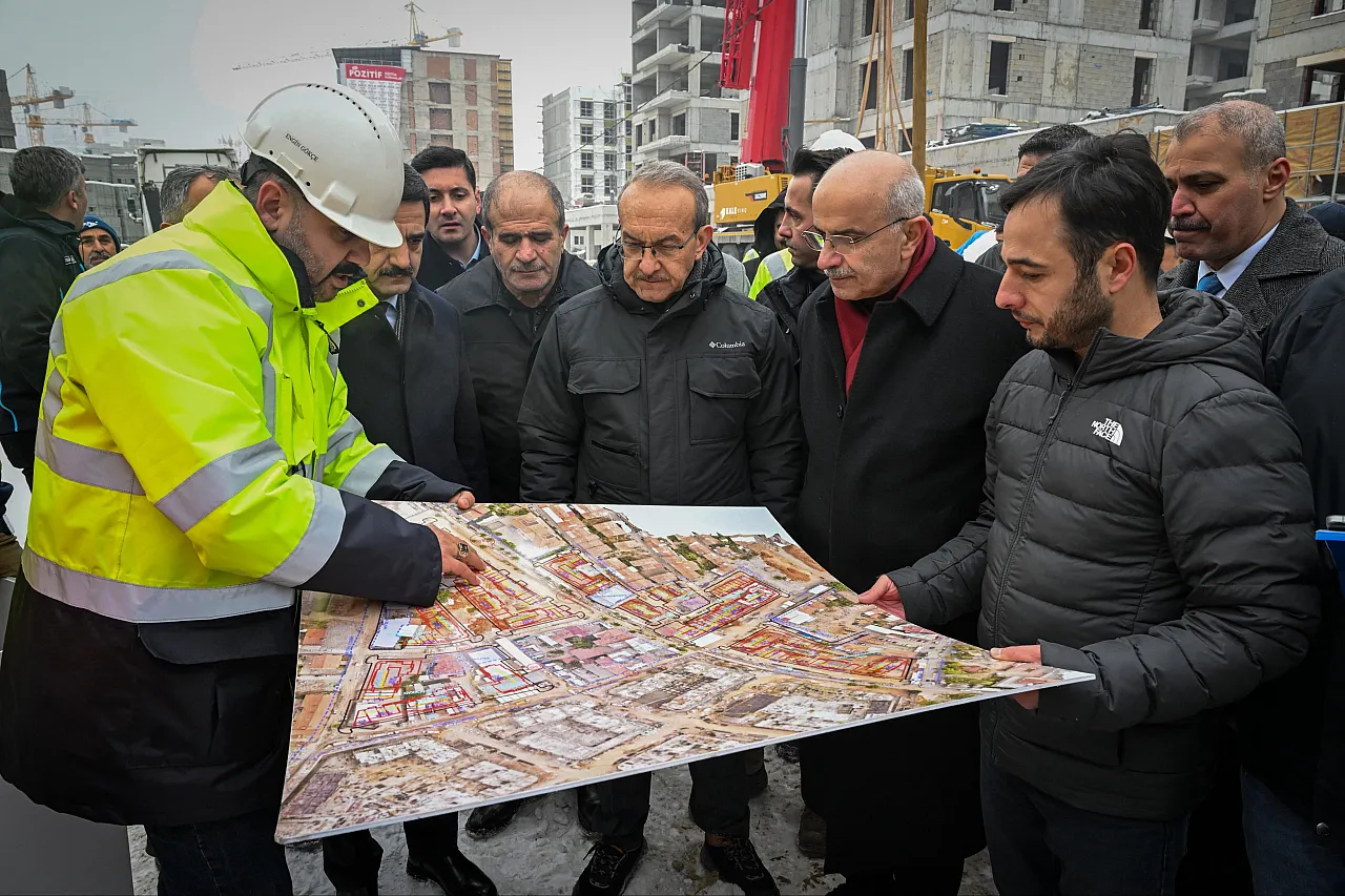 Vali Yavuz ve Başkan Er Fuzuli Caddesi'ndeki Dönüşümü İnceledi