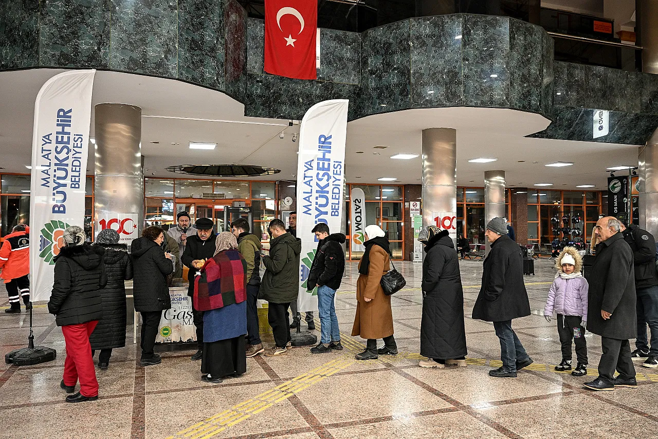 Malatya'da Kar Kilidi! Yüksek Kesimlerde Yol Açma Mesaisi Sürüyor