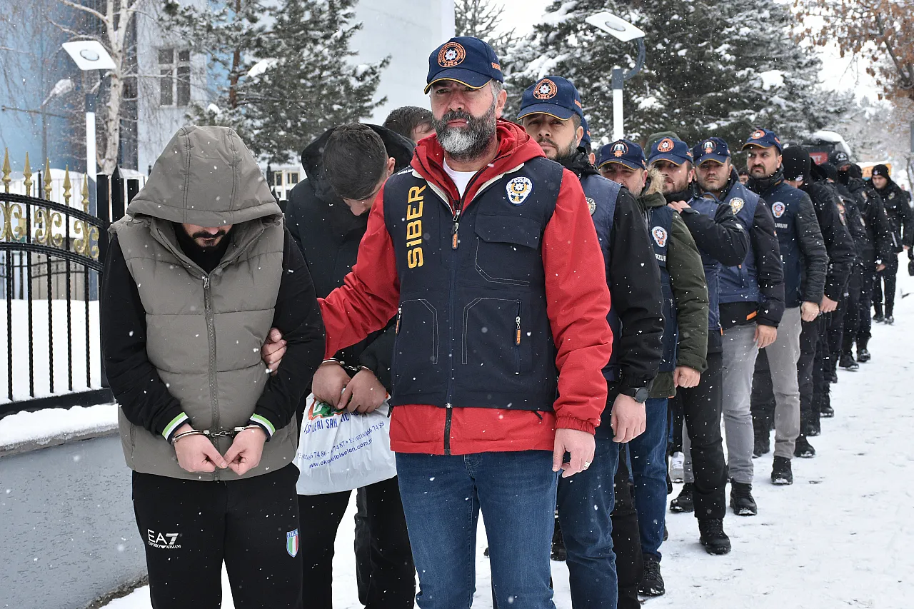 Malatya'da Siber Alarm! 29 İlde 68 Gözaltı, 2 Milyar TL'lik Vurgun!