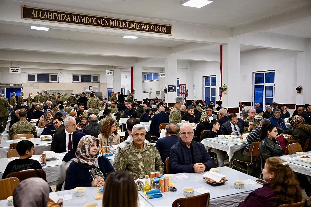 Malatya 2. Ordu'da Vefa Sofrası: Şehit Yakınları ve Gaziler İftarda Buluştu!