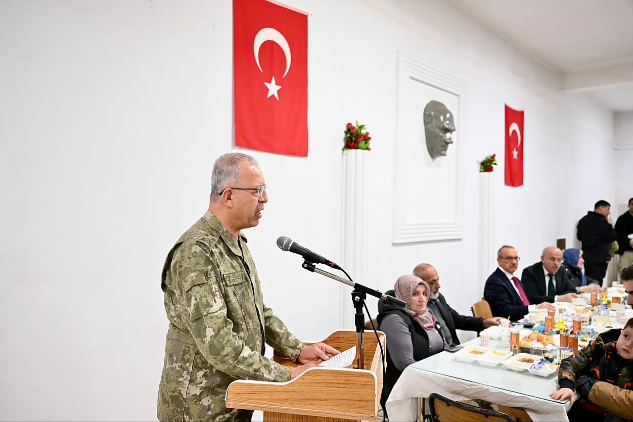 Malatya 2. Ordu'da Vefa Sofrası: Şehit Yakınları ve Gaziler İftarda Buluştu!