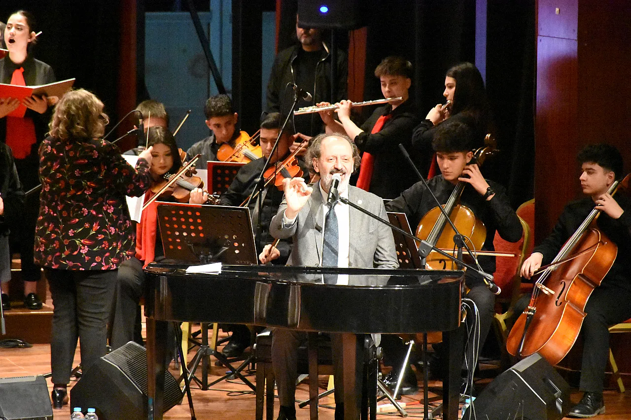 Milletvekili ve Sanatçı Yücel Arzen'den Malatyalı Öğrencilere Destek!