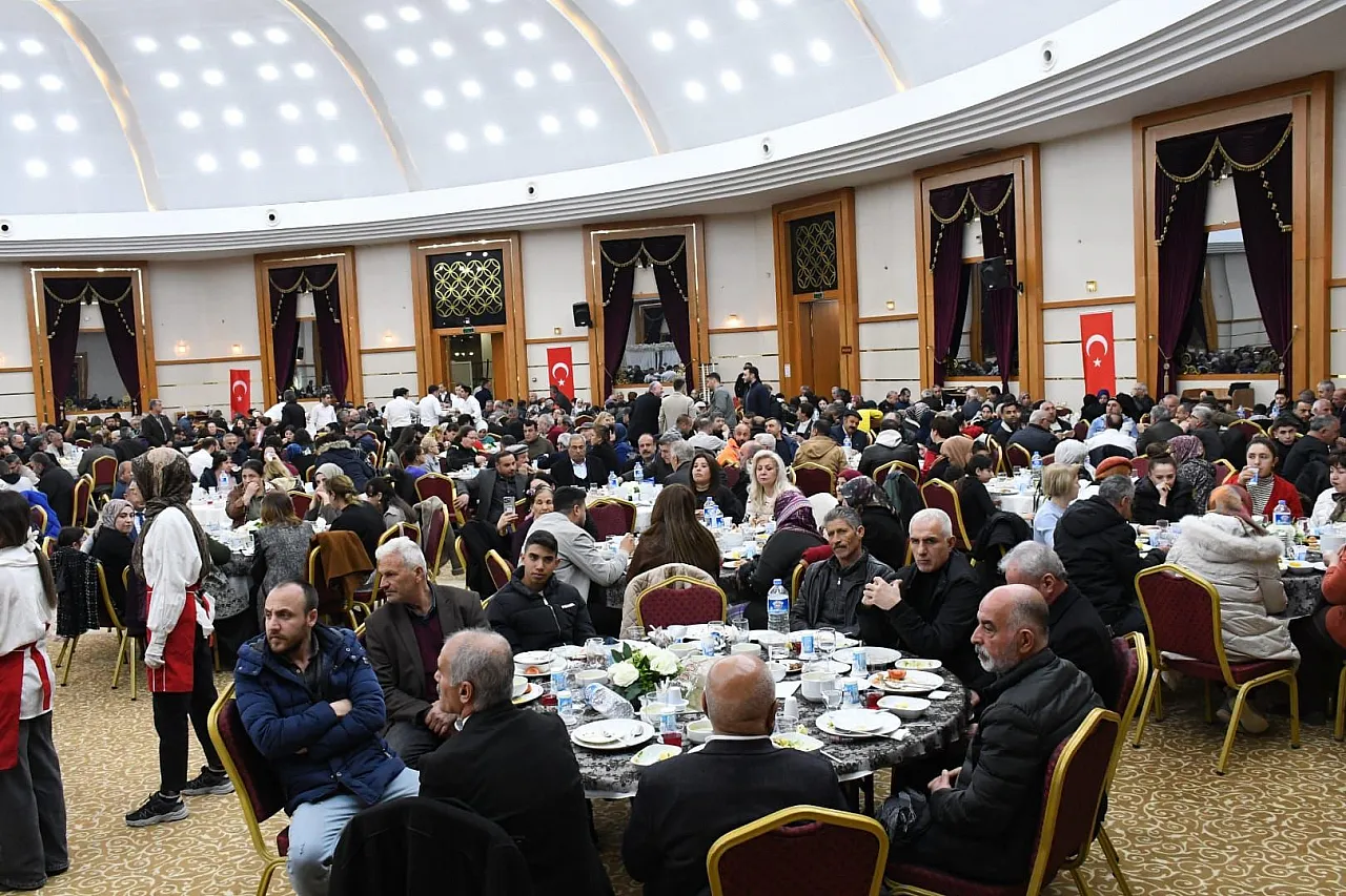 Malatya'da İftar Mesajı: Siyaset Değil Hizmet Zamanı!