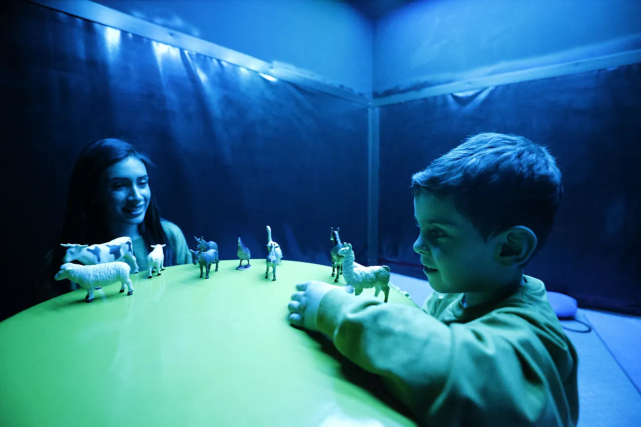 Malatya'da Özel Çocuklar İçin Karanlık Oda Dikkat Dağınıklığına Işık Oluyor!