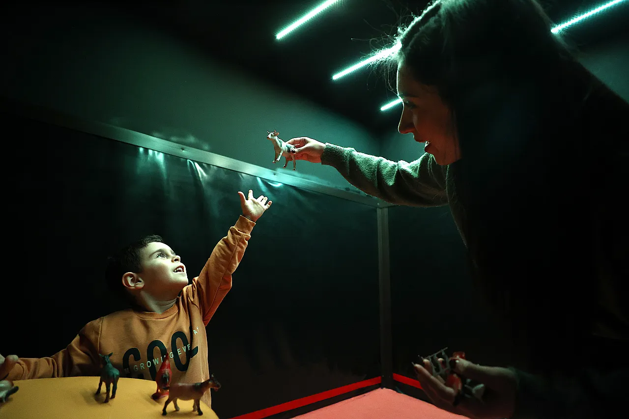 Malatya'da Özel Çocuklar İçin Karanlık Oda Dikkat Dağınıklığına Işık Oluyor!