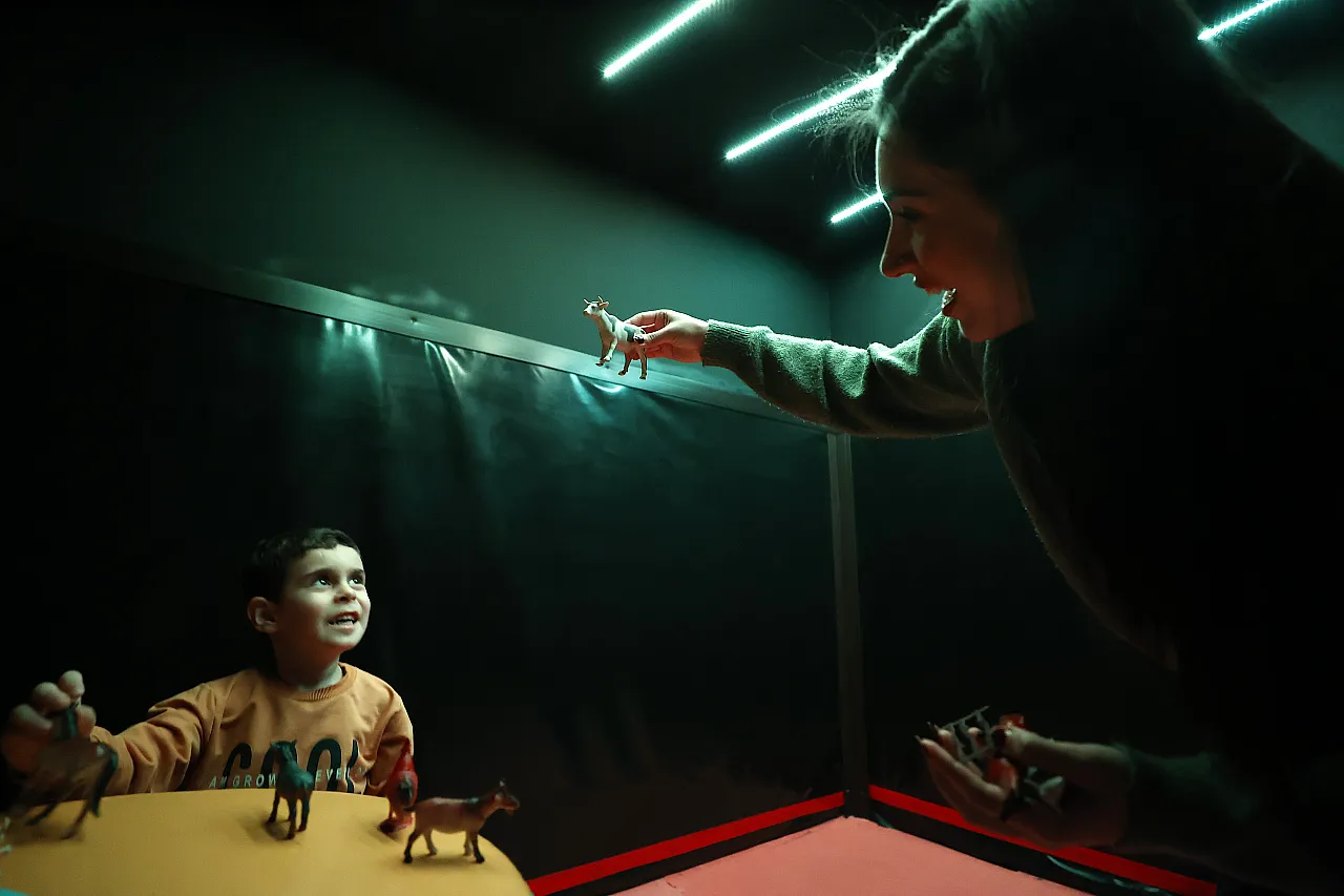 Malatya'da Özel Çocuklar İçin Karanlık Oda Dikkat Dağınıklığına Işık Oluyor!