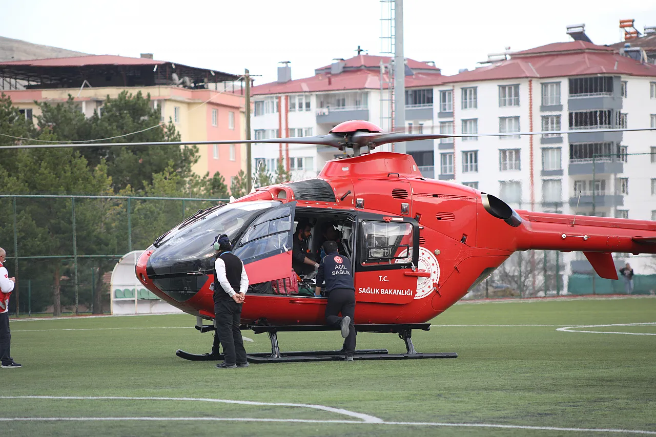Malatya'da Zamana Karşı Yarış: Kalbi Duran Genç İçin  Ambulans Helikopter Havalandı