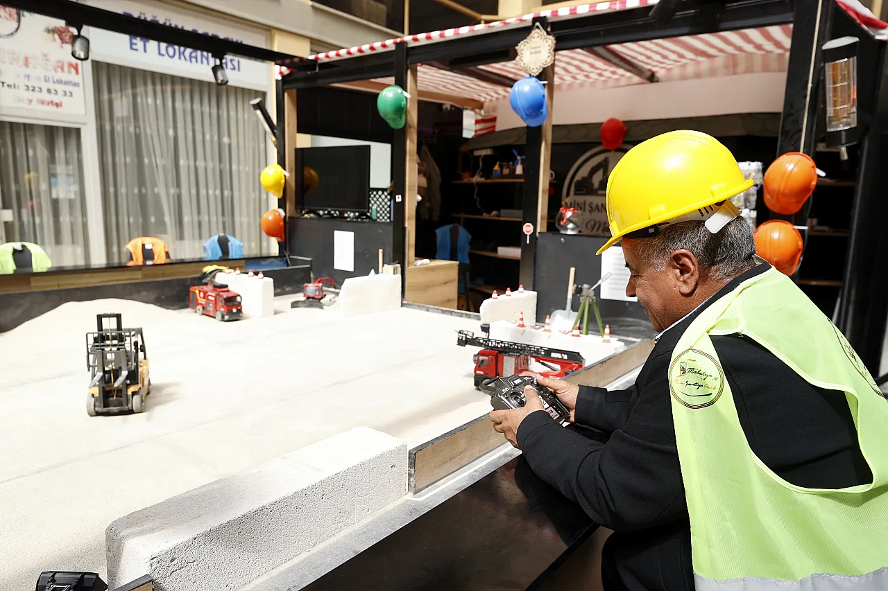 Malatya'da Sıradışı Girişim! Kepçe Meraklıları Bu Şantiyede Buluşuyor