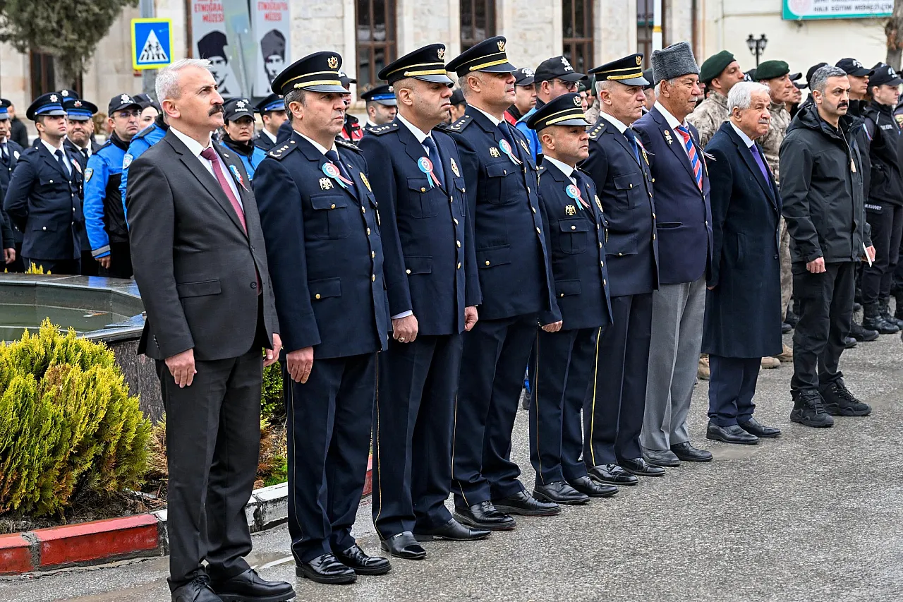 Malatya'da Polis Haftası Töreni! Atatürk Anıtı'na Çelenk Sunuldu