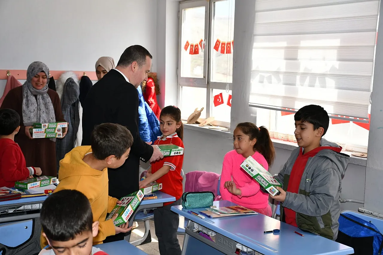 MAGİNDER'den Anlamlı Ziyaret! Malatya Kırsalında 23 Nisan Coşkusu