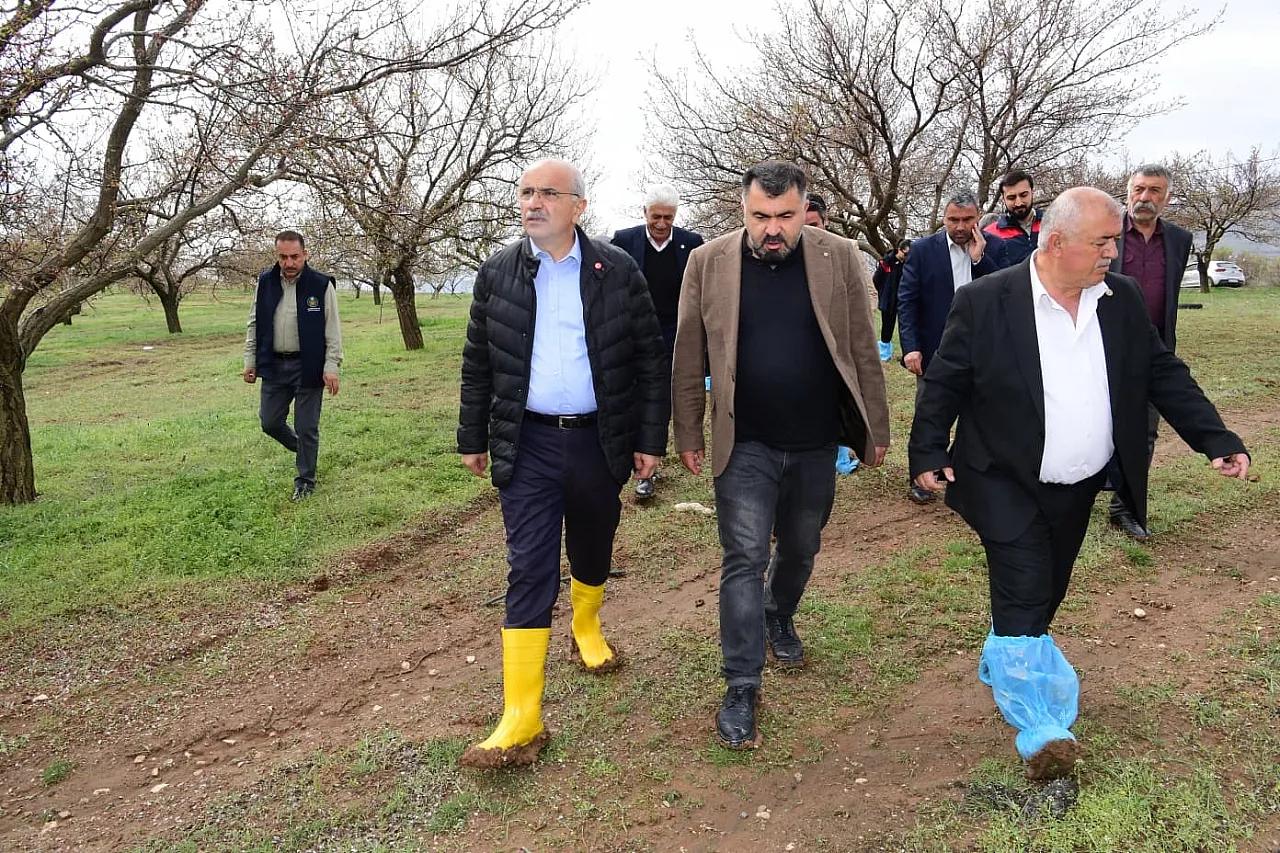 Başkan Sami Er Dolu Mağduru İlçelerde! Hasar Envanteri Çıkarılıyor