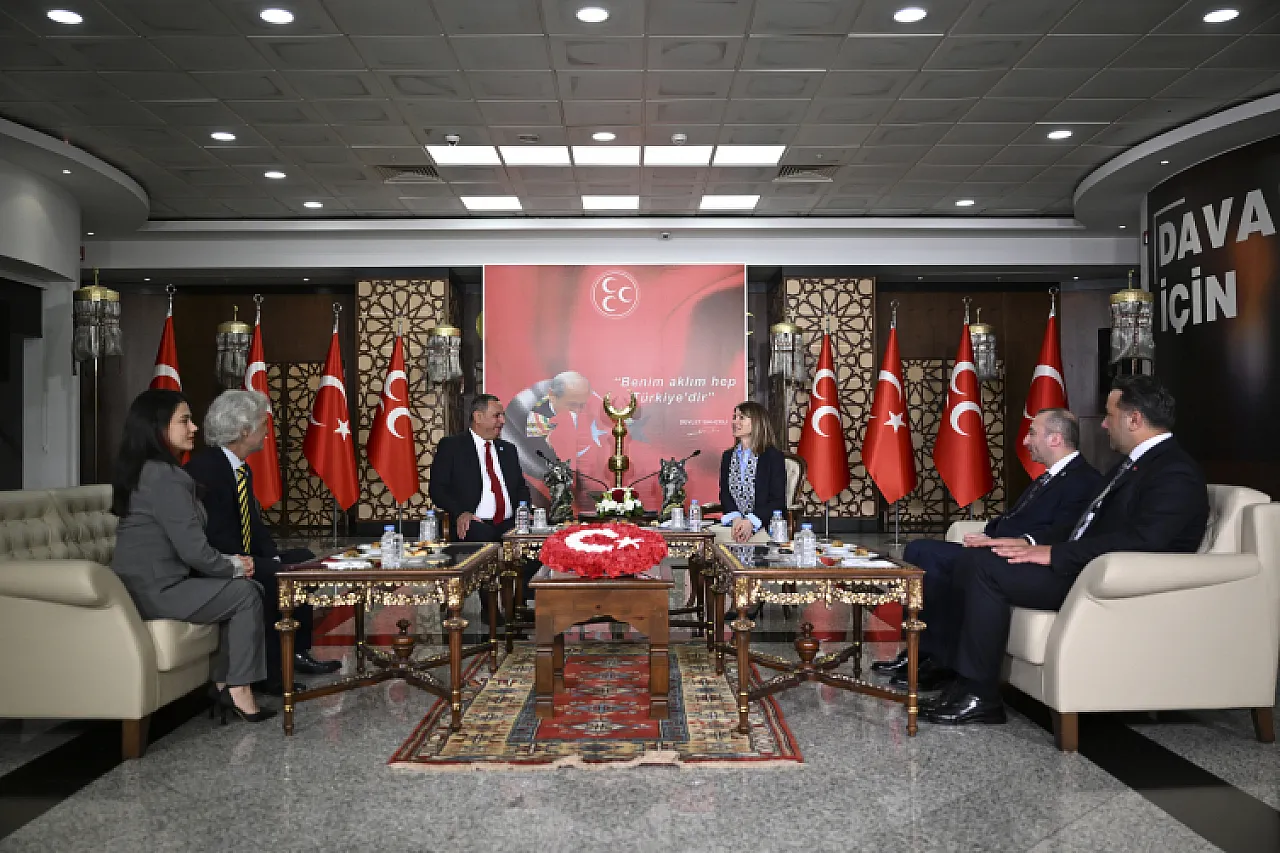 Siyasette Bayram Trafiği! AK Parti ve CHP 2 Yıl Sonra Yeniden Bayramlaştı