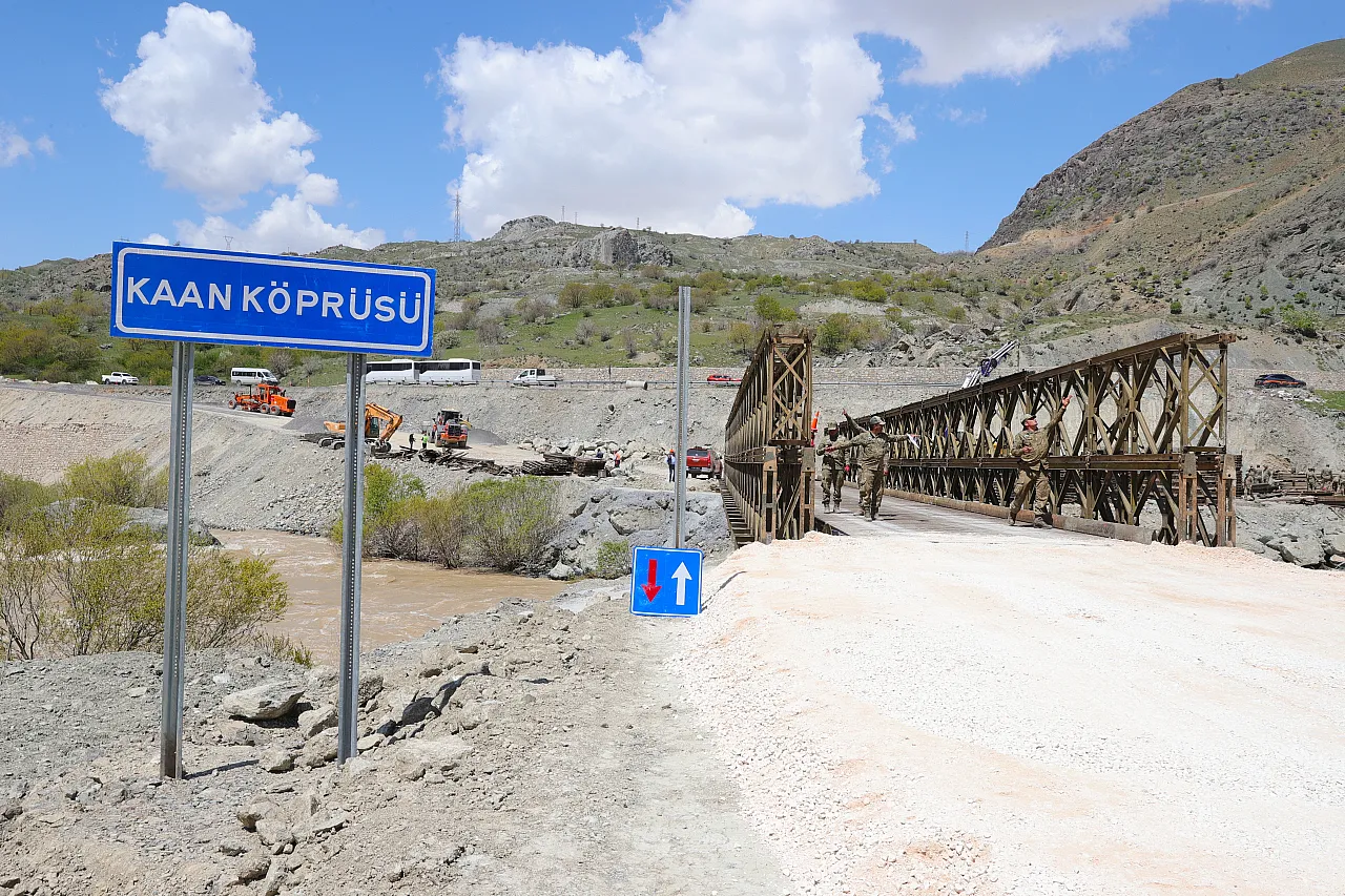 Malatya İstihkam Tugayı'ndan Sadece Yol Değil, Gönül Köprüsü! Zap Suyu'na Hamle