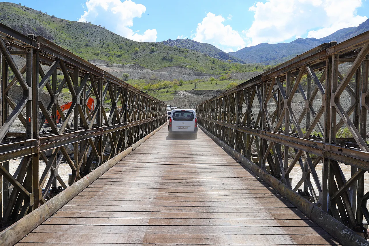 Malatya İstihkam Tugayı'ndan Sadece Yol Değil, Gönül Köprüsü! Zap Suyu'na Hamle